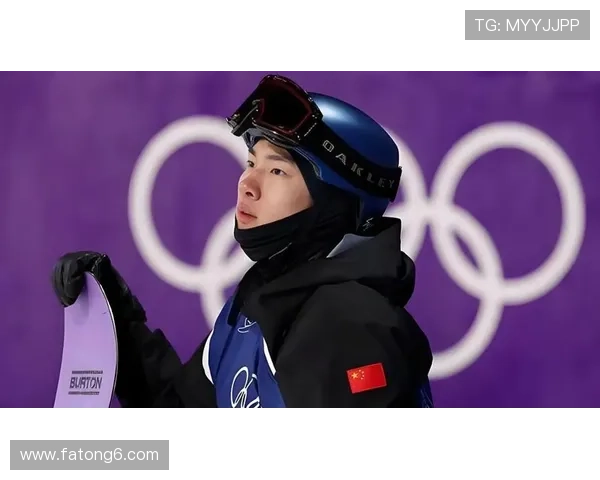 苏翊鸣完美三跳夺首金感动全场